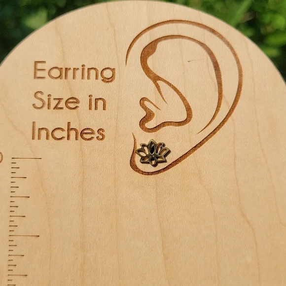 💥LAST PAIR💥Golden Lotus Hollow Cut Zen Stud Earrings - Picture 3 of 7